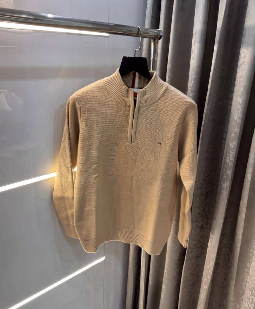 Tomm y Hilfiger Beige Knitted Classic Pull Over Secondary image