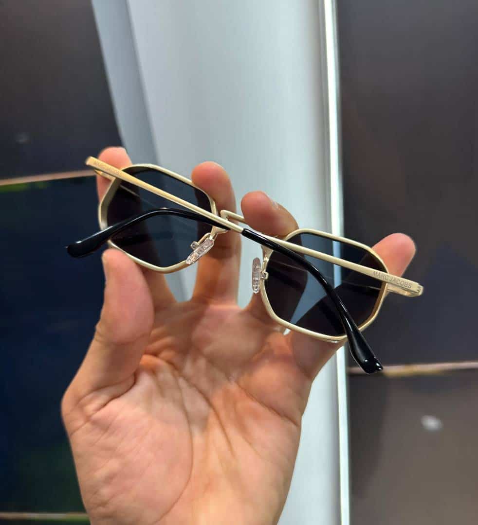 Marc Jacobs Gold Black Premium Shade 506