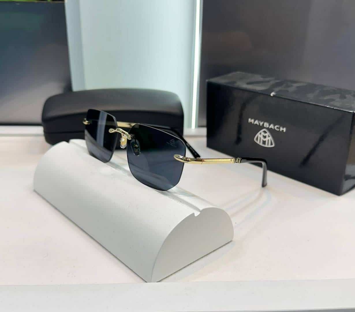 Maybach Gold Black Premium Shade 8692 Main image