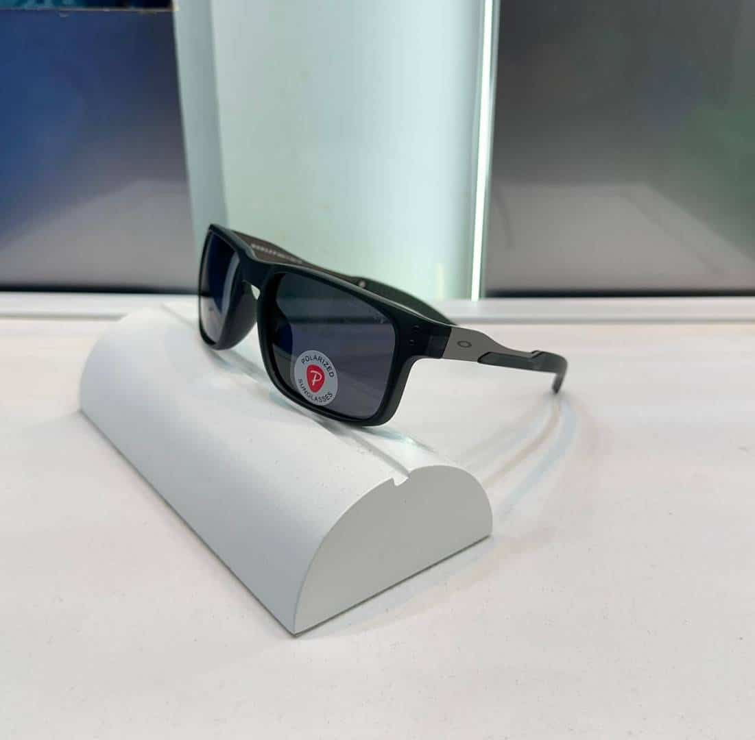 Oakle y All Black Premium Shade 2419 Main image