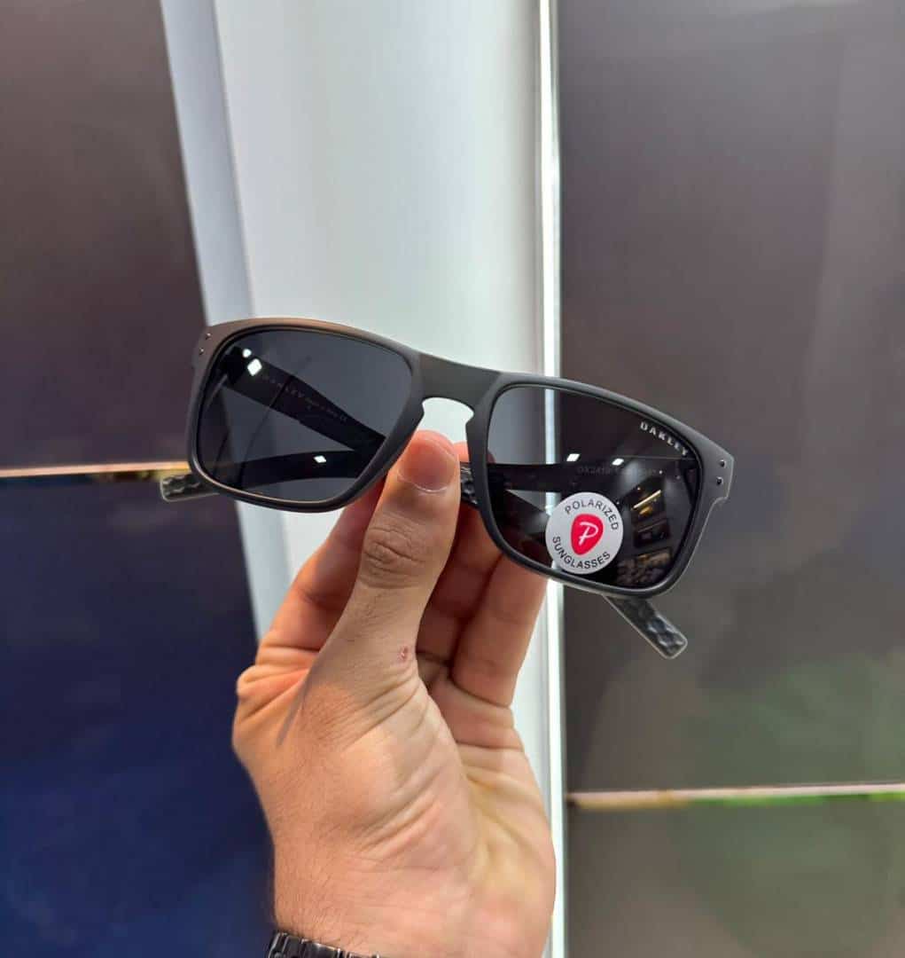 Oakle y All Black Premium Shade 2419 Secondary image