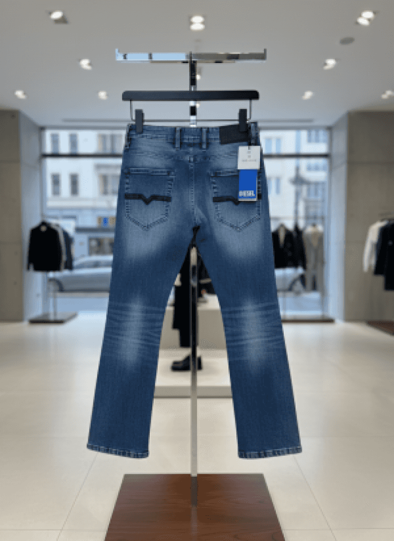 DIESE_L IMPORTED BOOTCUT JEANS