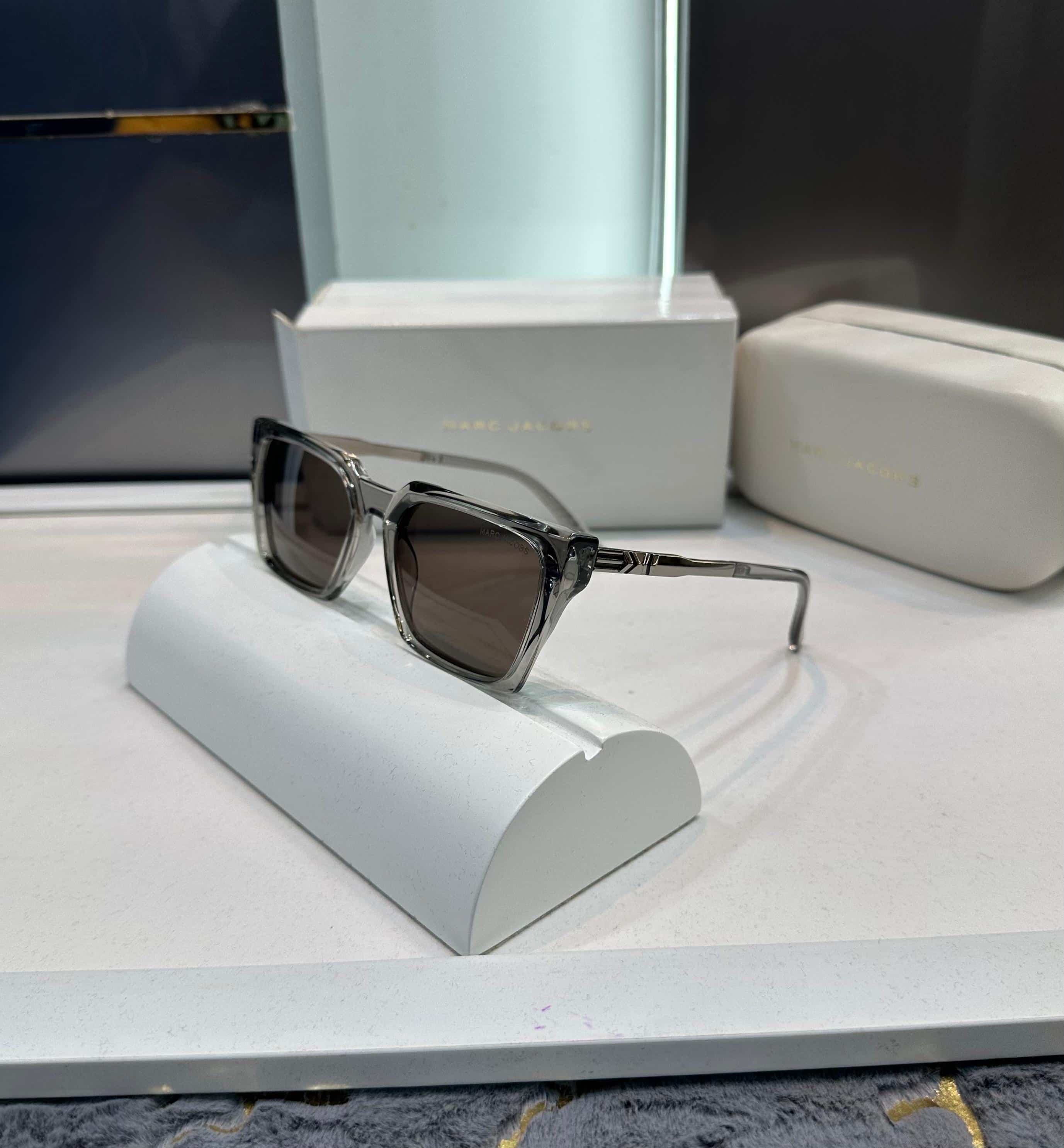 Matc Jacobs Grey Brown Premium Shade 6008