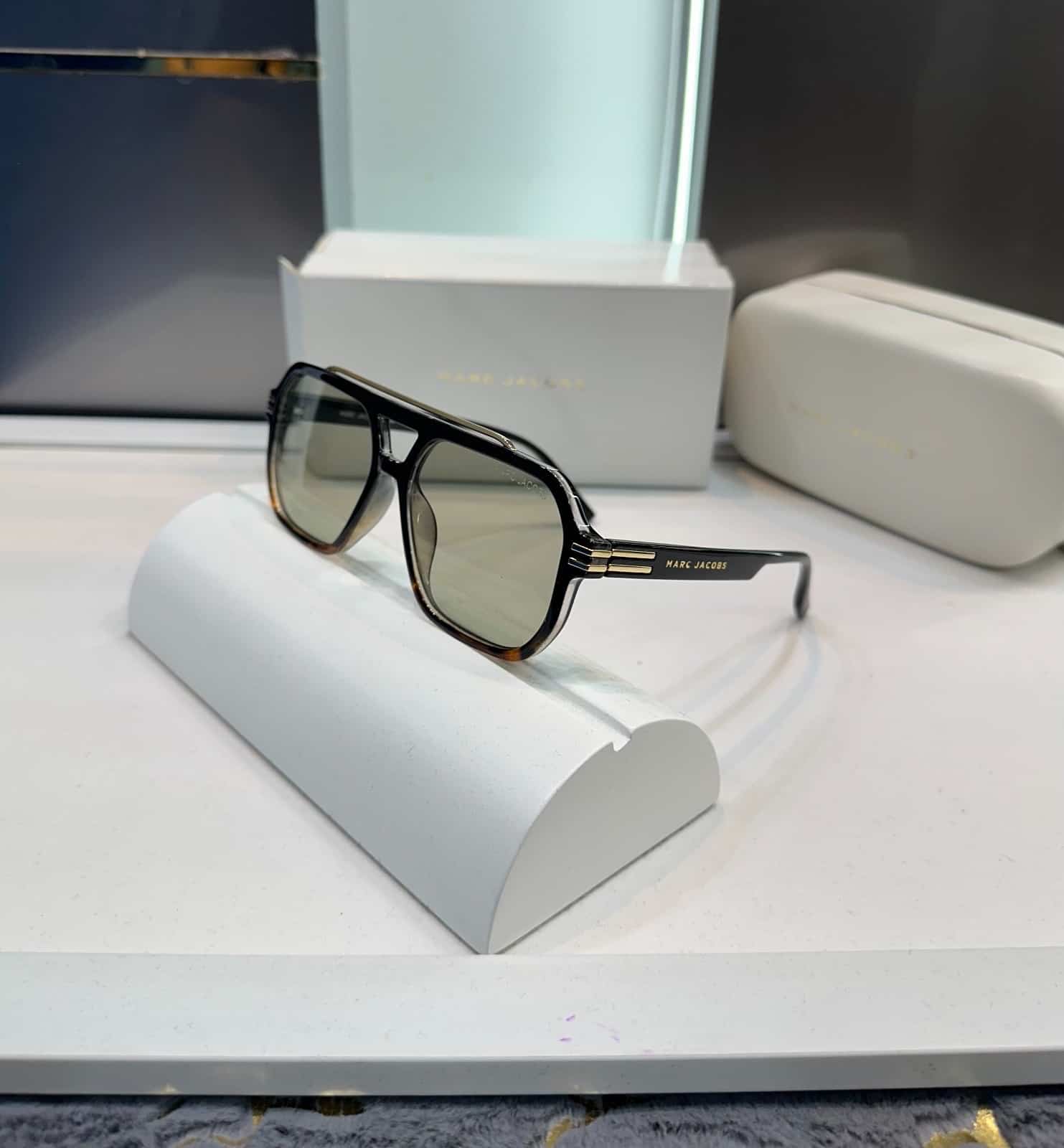 Marc Jacobs Tiger Green Premium Shades 753 Main image
