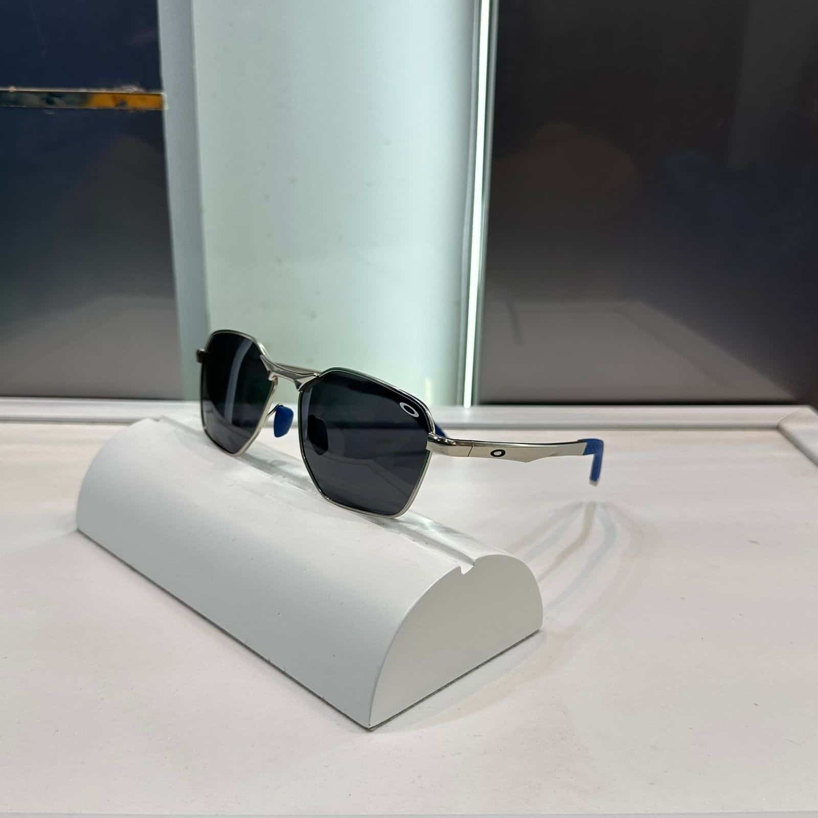 Oakle y Silver Black Premium Shades 1186 Main image