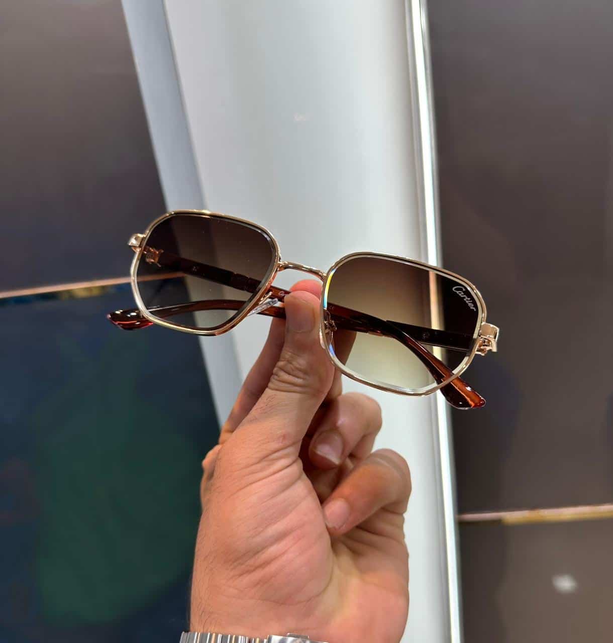 Cartie r Gold Brown Premium Shade 630 Secondary image