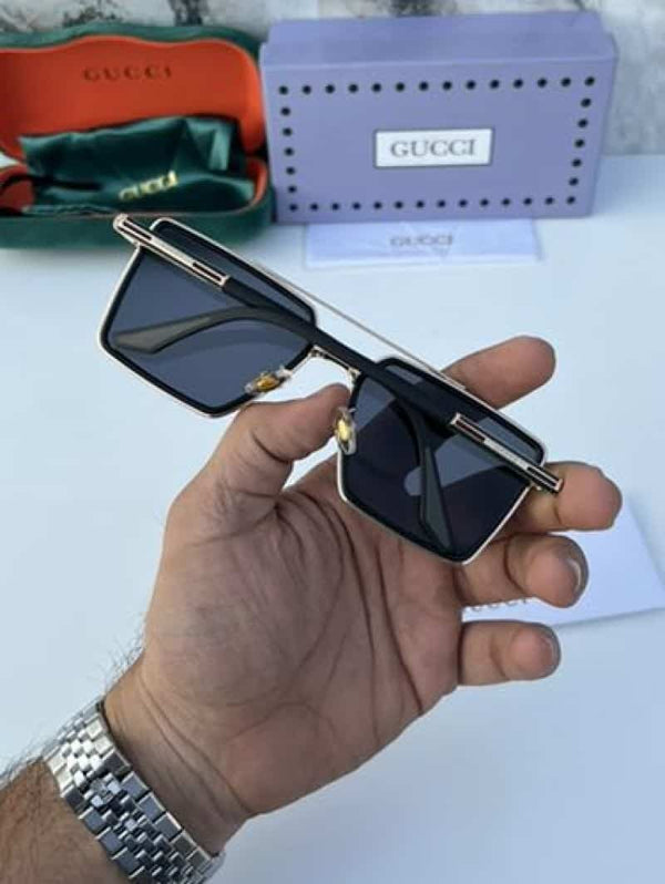 GUcC!_0010_gold_black
