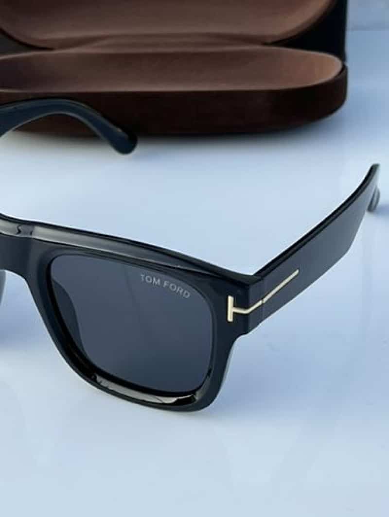 TomFOrd_259_black Secondary image