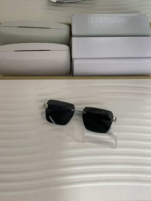 Maybach_2560_silver_black