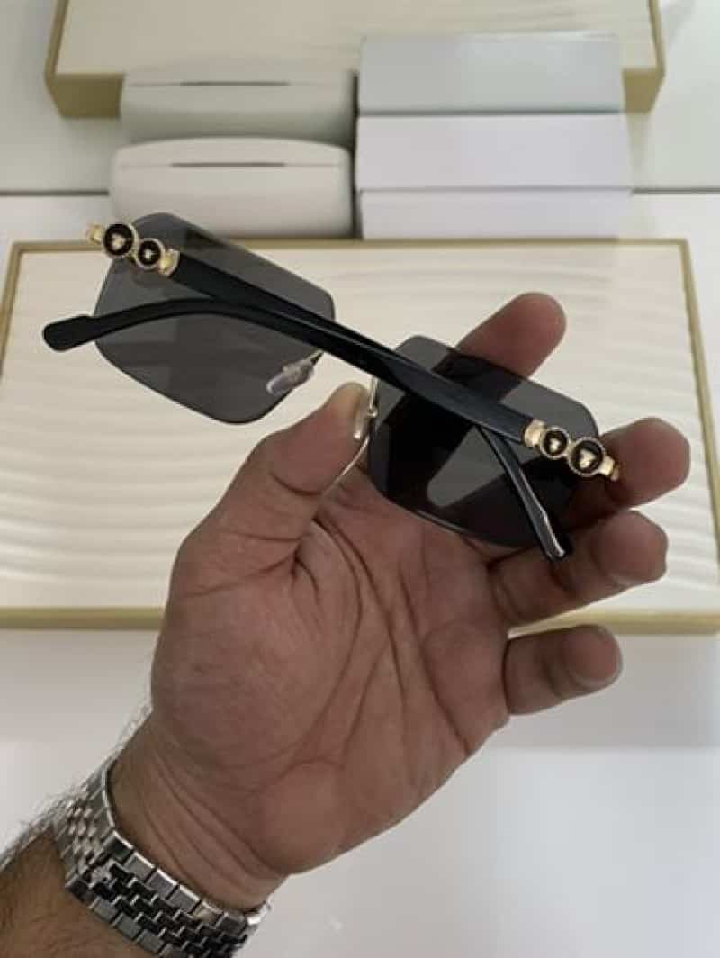 8813 gold black Secondary image