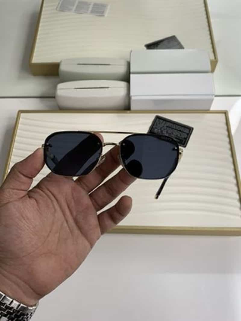 Gucci_213_gold_black