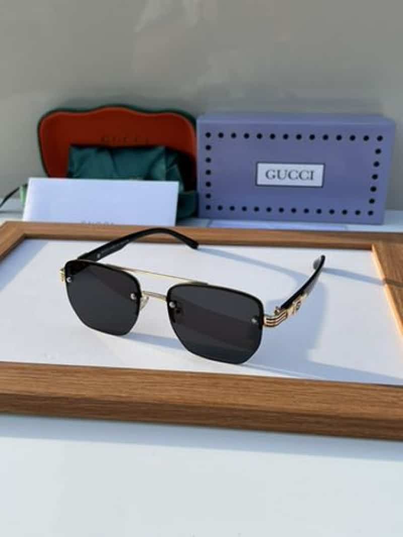 Gucci_5112 gold black Main image