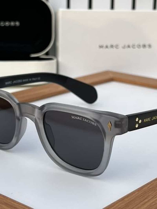 marc jacobs 30 grey black