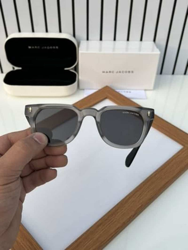 marc jacobs 30 grey black