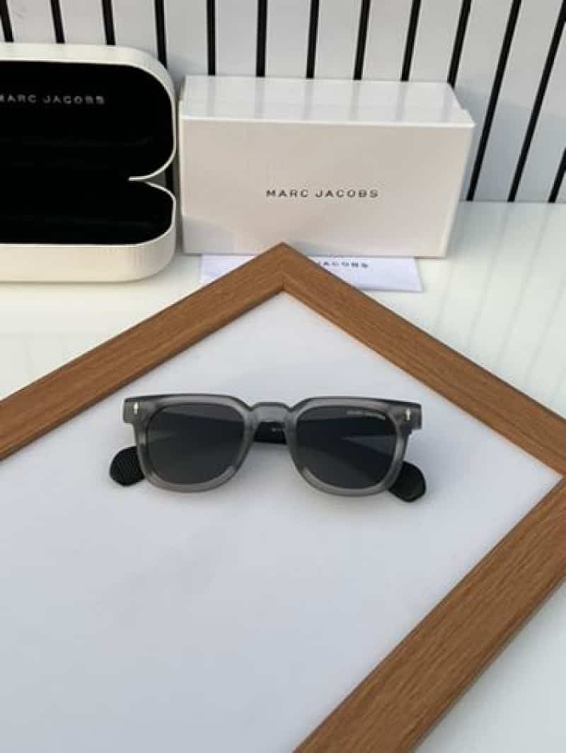 marc jacobs 30 grey black