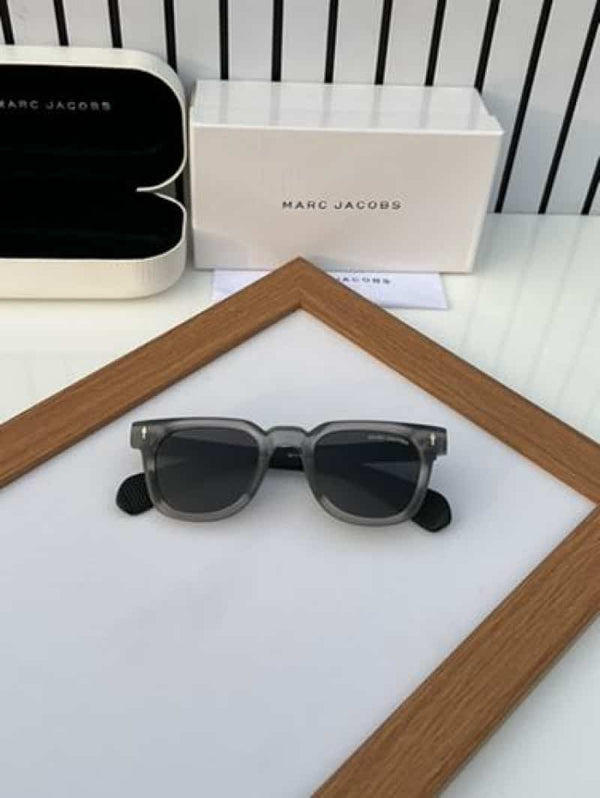 marc jacobs 30 grey black