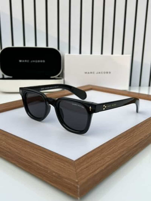 marc jacobs 30 glossy black