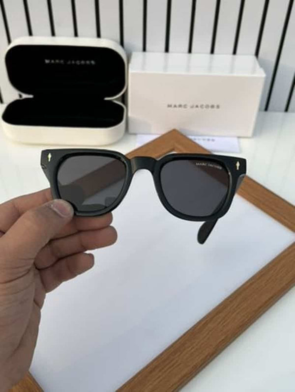 marc jacobs 30 glossy black