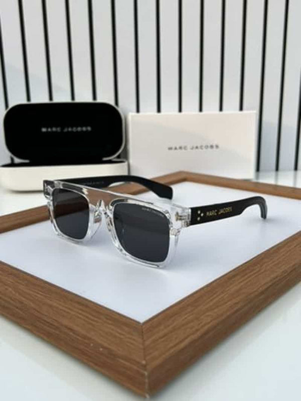 marc jacobs 32 white black