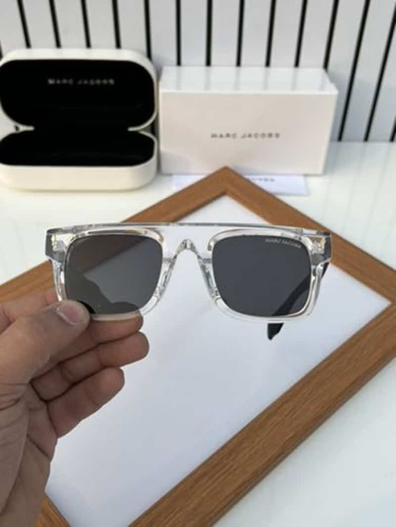 marc jacobs 32 white black