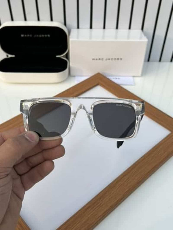 marc jacobs 32 white black