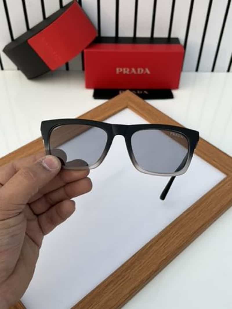 prada_603_black white Secondary image