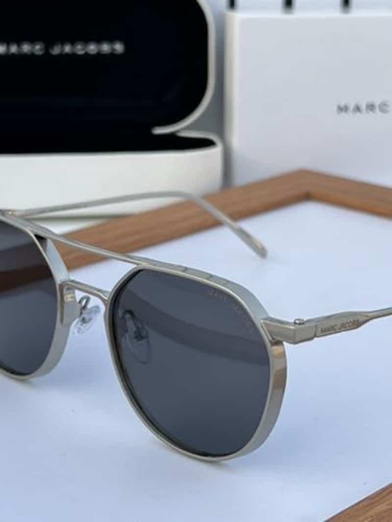 marc jacobs metal silver black Secondary image