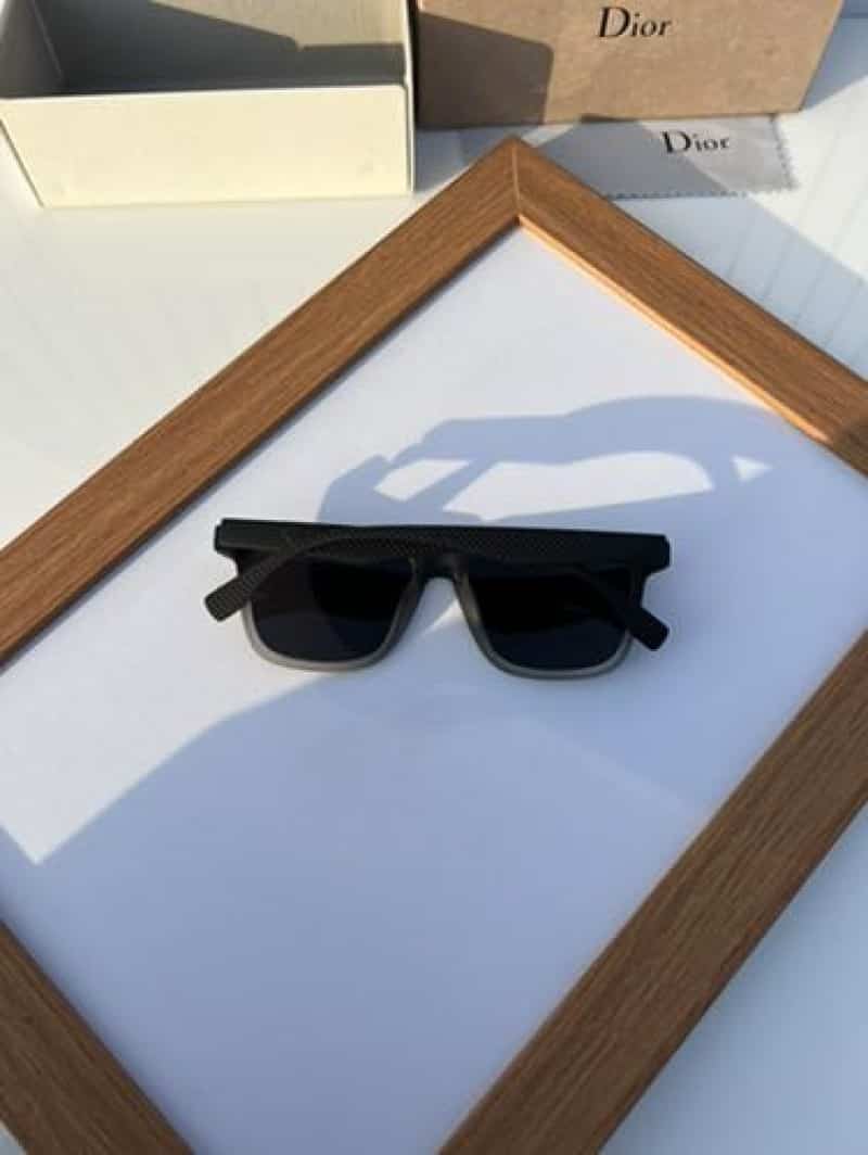 dIoR_66102_black white