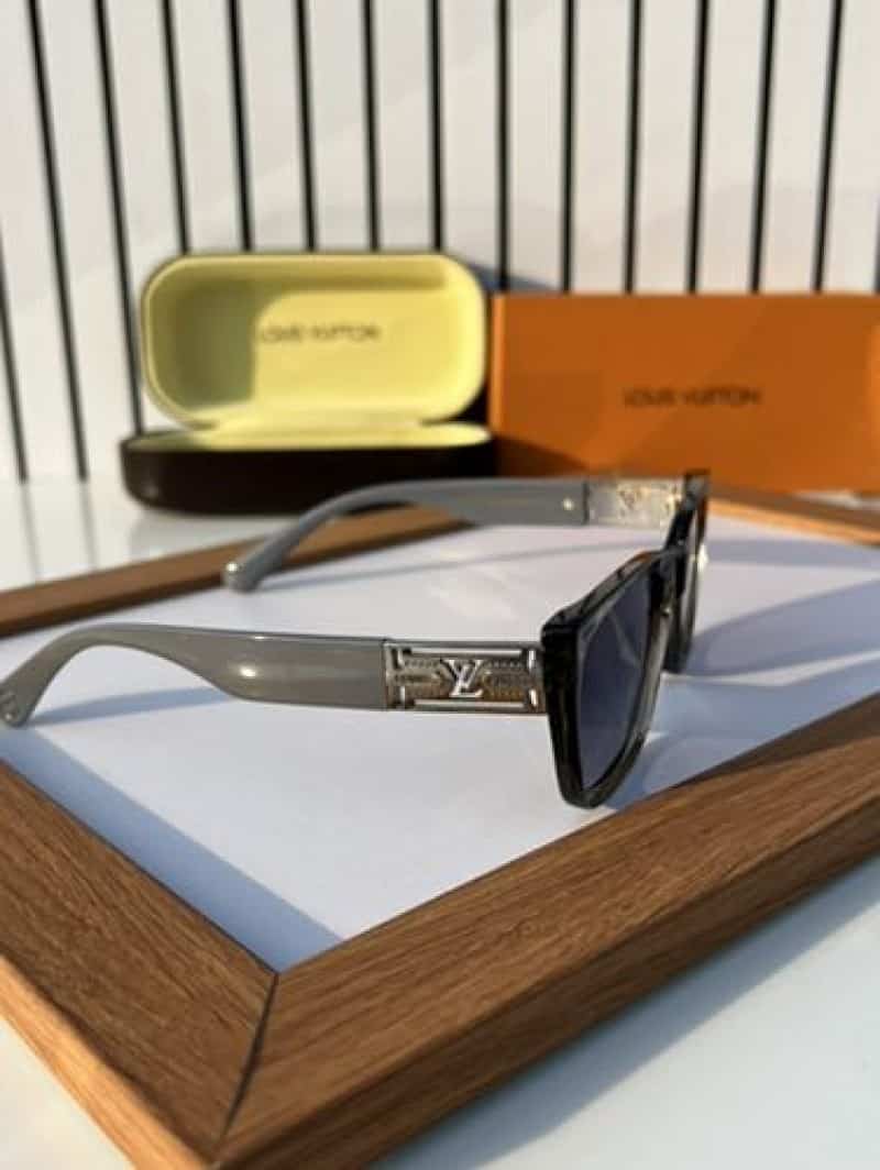 Louis vuitton 5503 grey Secondary image
