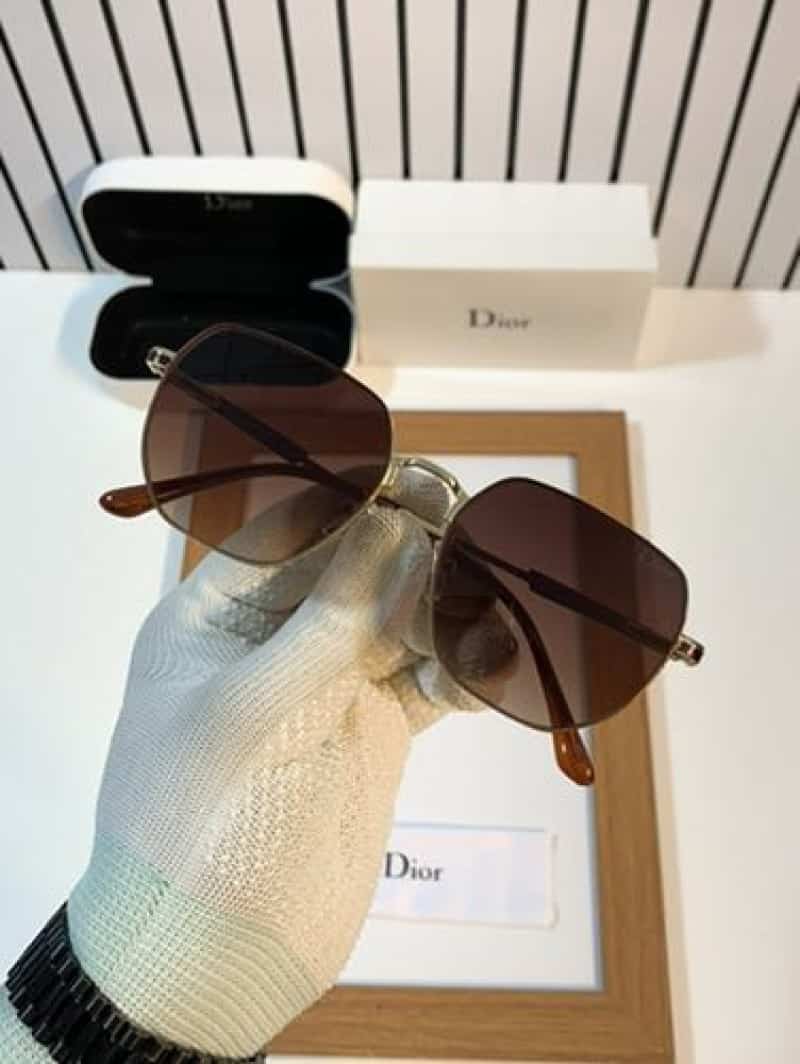 Dior_2028 gold brown Secondary image