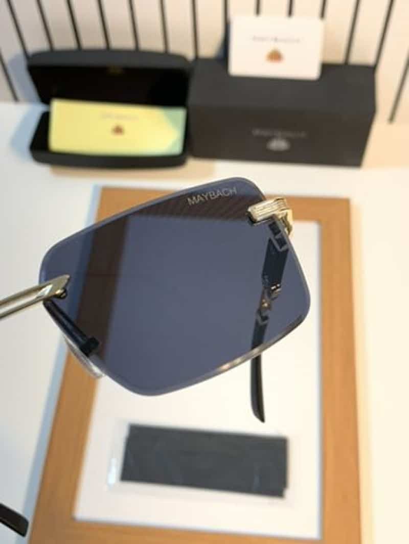 Maybach 55 gold black Secondary image