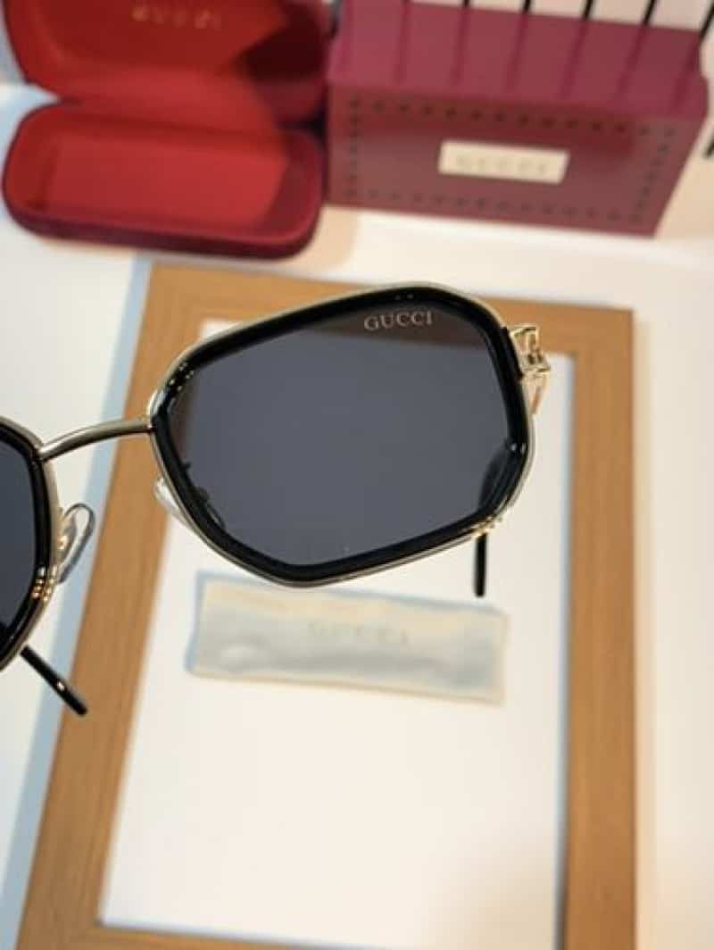 Gucci 06 gold black Main image