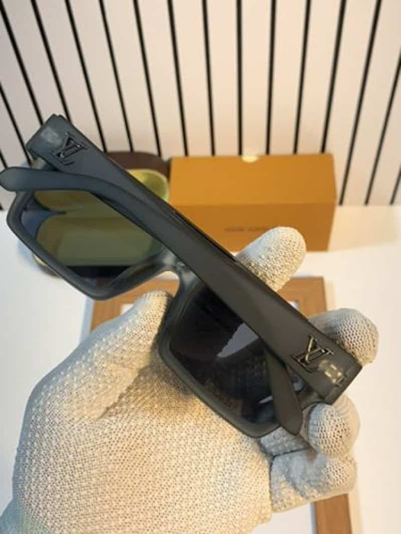 Louis vuitton 1984 grey Secondary image