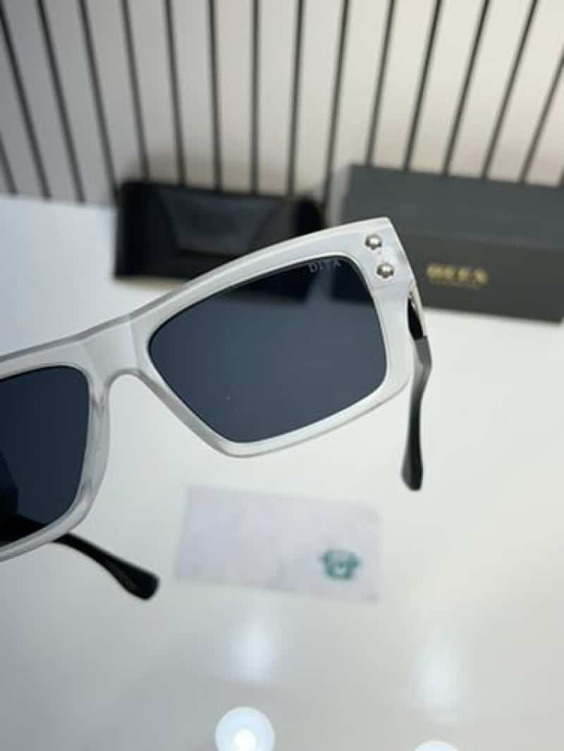 Dita 1001 white black