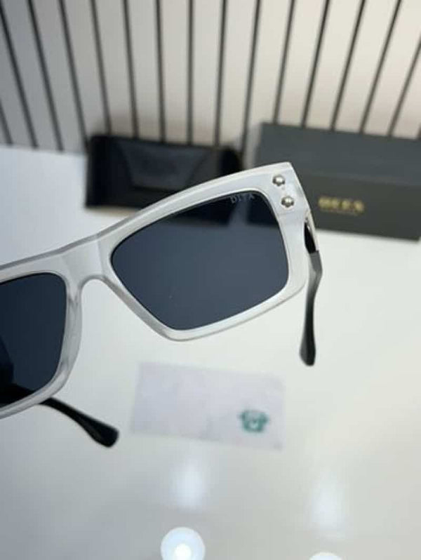 Dita 1001 white black