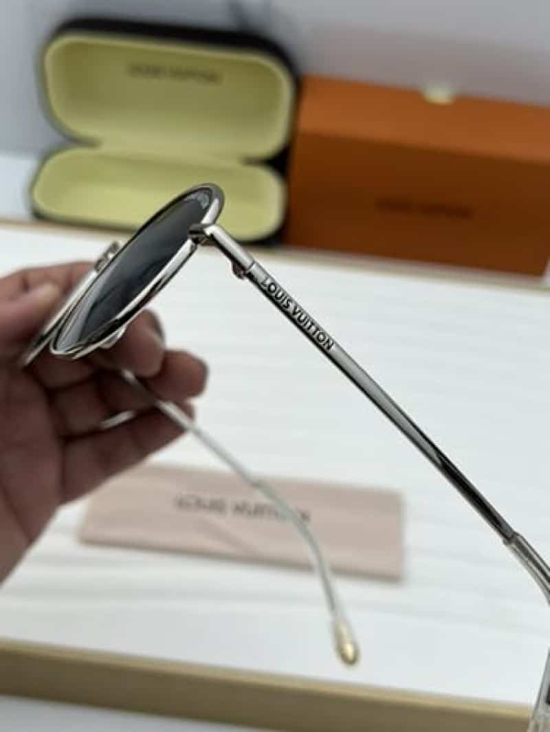 Louis vuitton 2100 silver black