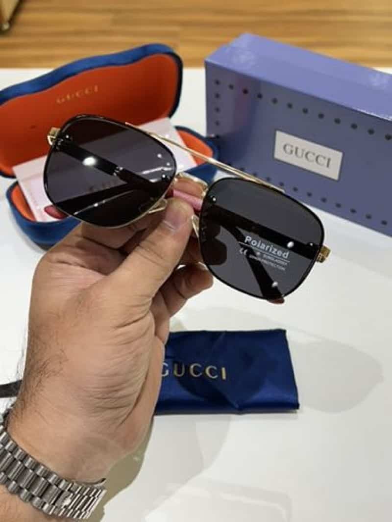 Gucci_22329_gold_black Secondary image
