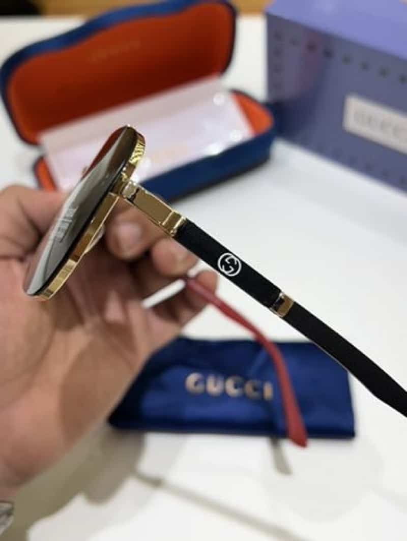 Gucci_22329_gold_black
