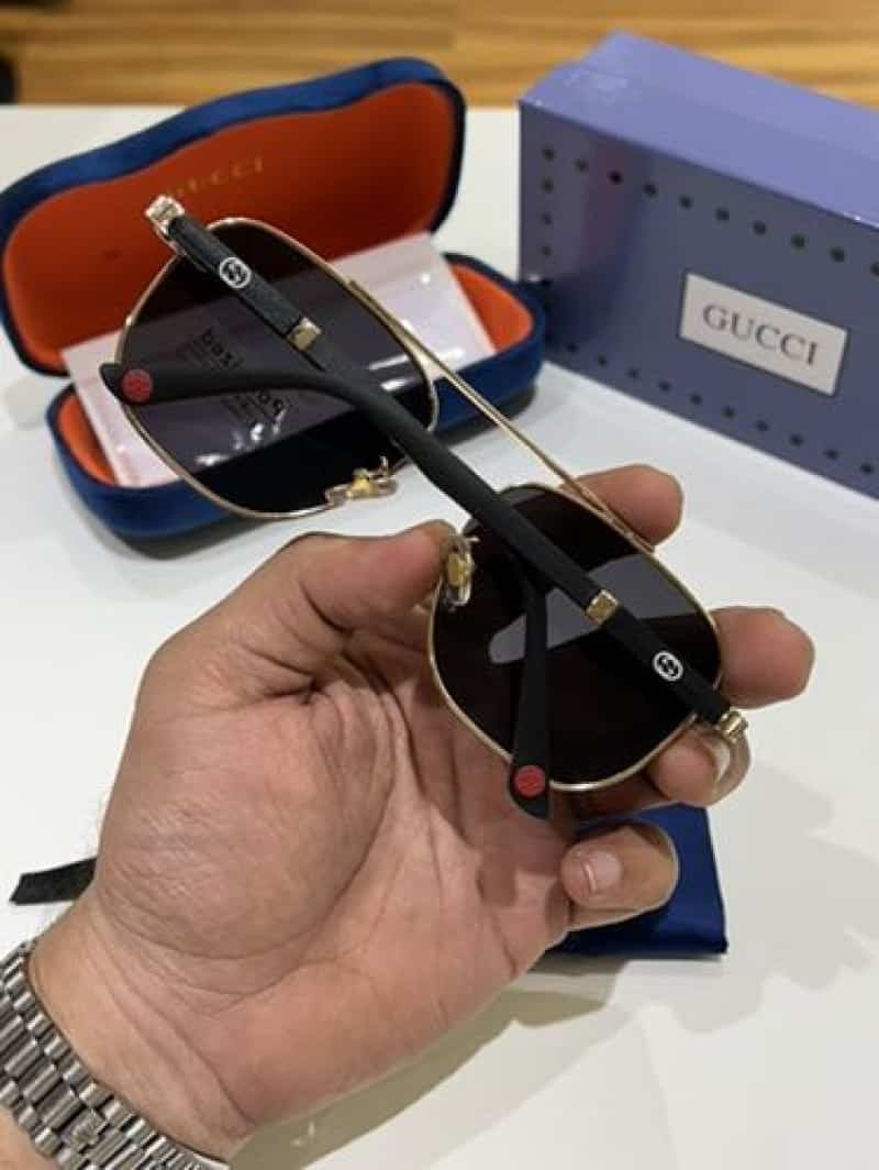 Gucci_22329_gold_black