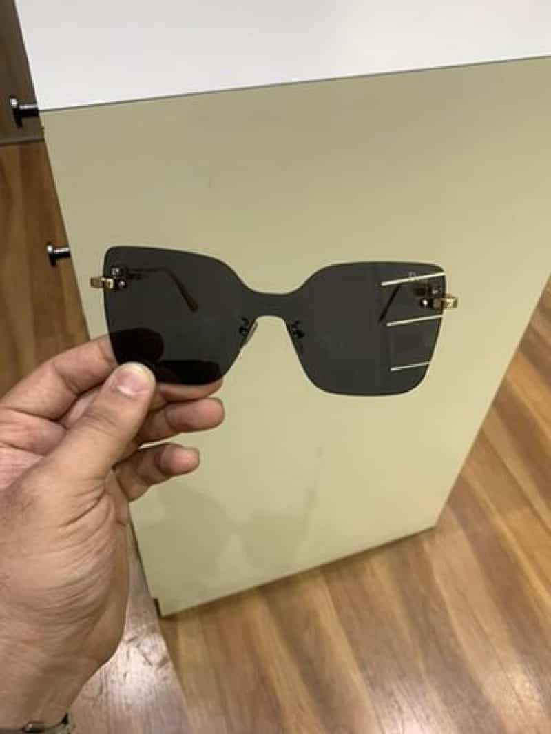 Dior_170 gold black Secondary image