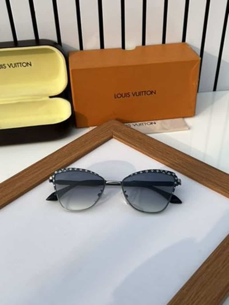 louis vuitton 2596 silver blue Secondary image