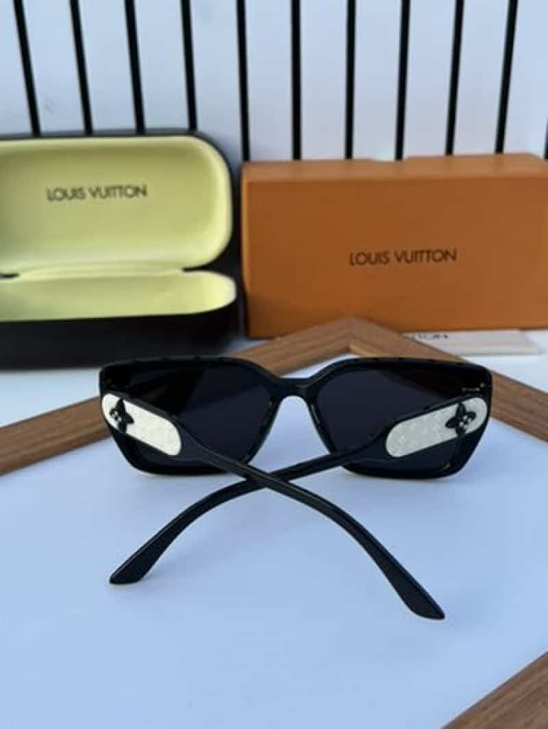 louis vuitton 2216 full black Secondary image