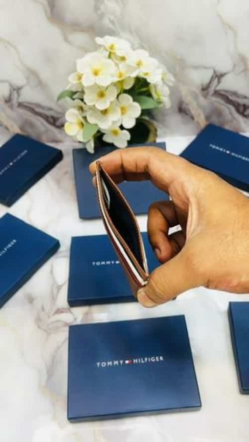 ToMMy HILFiGER PREMIUM QUALITY IMPORTED CARD HOLDER WITH BUTTER PAPER AND OG BOX TH-909