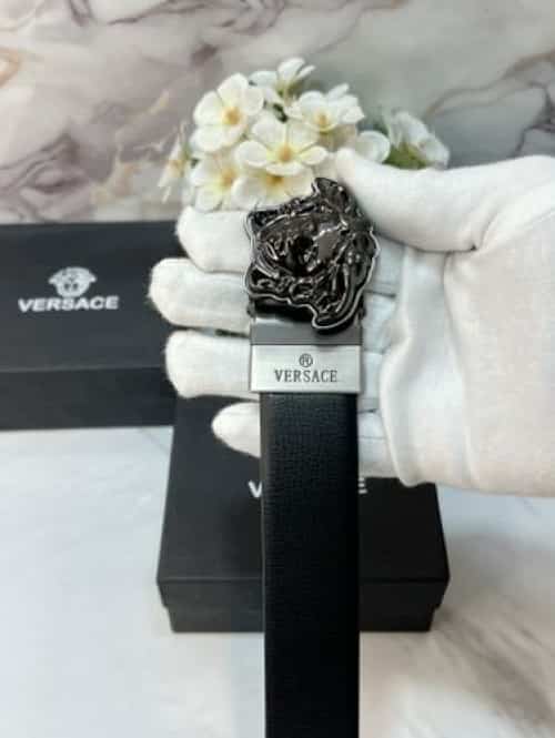VERSAC E IMPORTED PREMIUM QUALITY REVERSIBLE BELT WITH OG BO..X. Secondary image