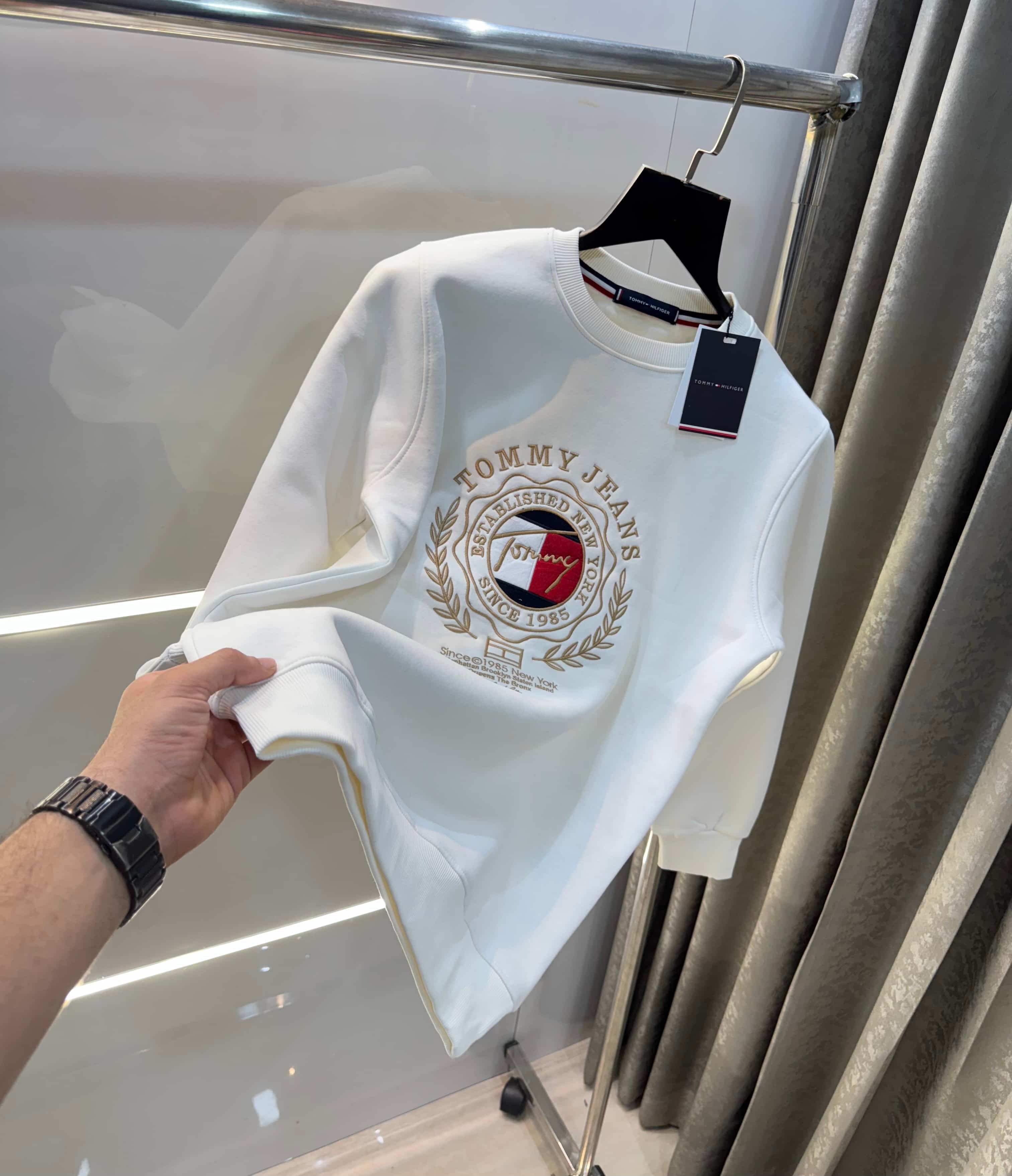 Tomm y Hilfiger White Embroidery Logo Premium Sweatshirt Main image