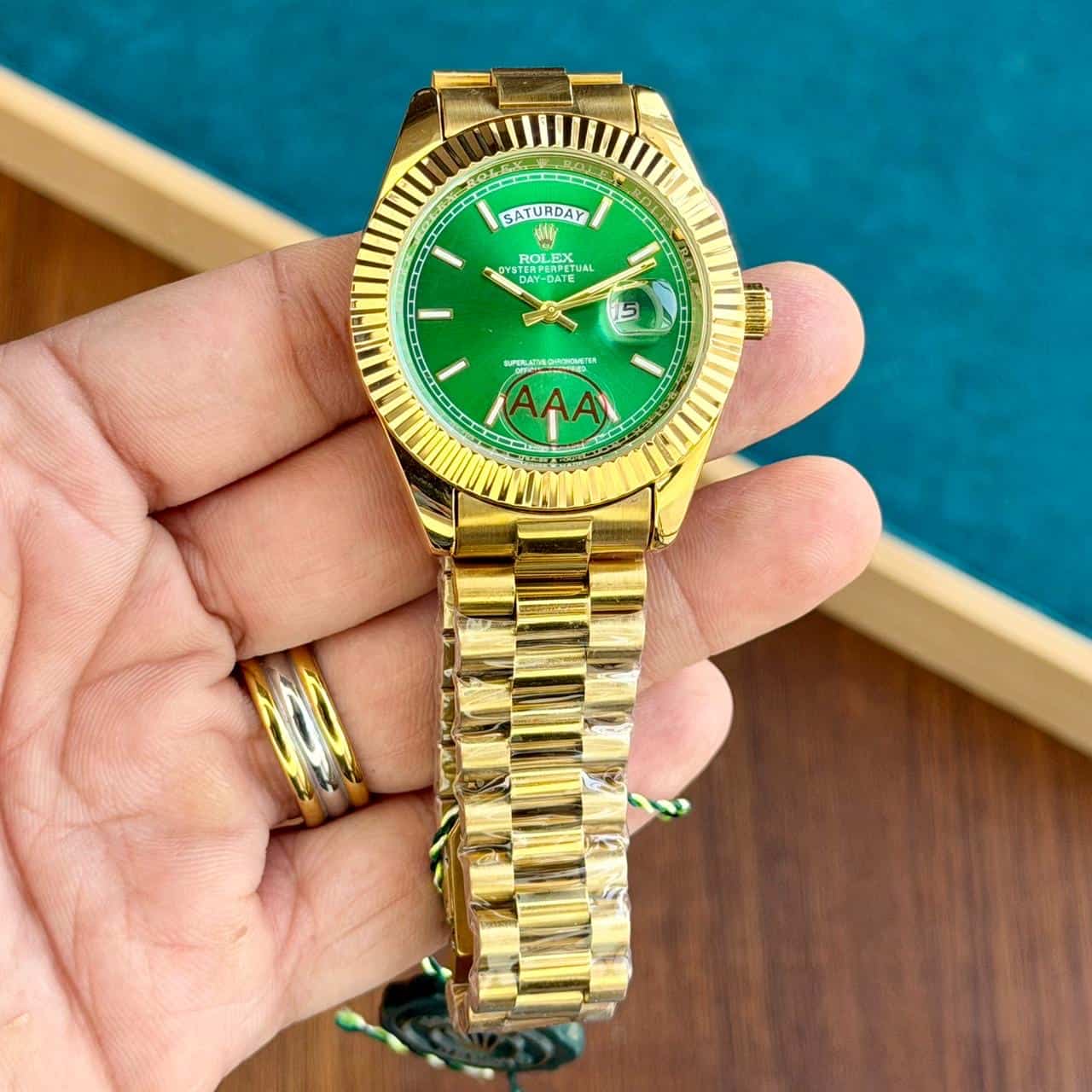 rOLEX_GOLD-GREEN-SWIFT-MOMENT