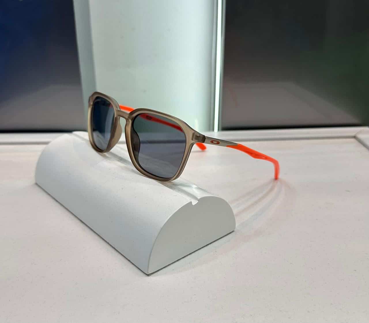 Oakle y Orange Black Premium Shade 4932 Main image