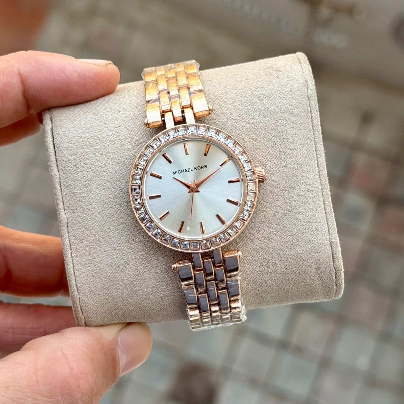 MICHAL KORS _ROSE-WHITE Secondary image