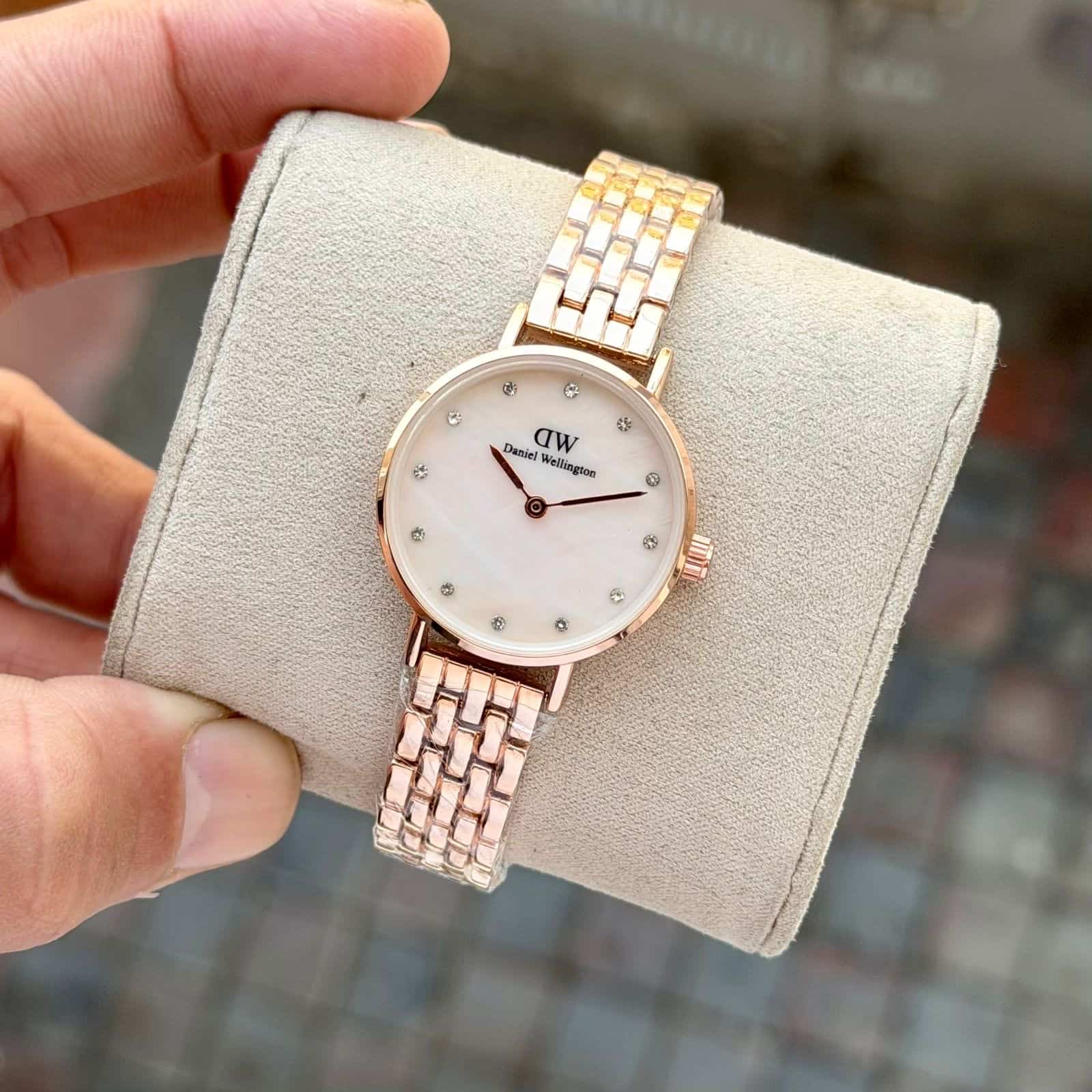 DW LADIES_ROSEGOLD Secondary image