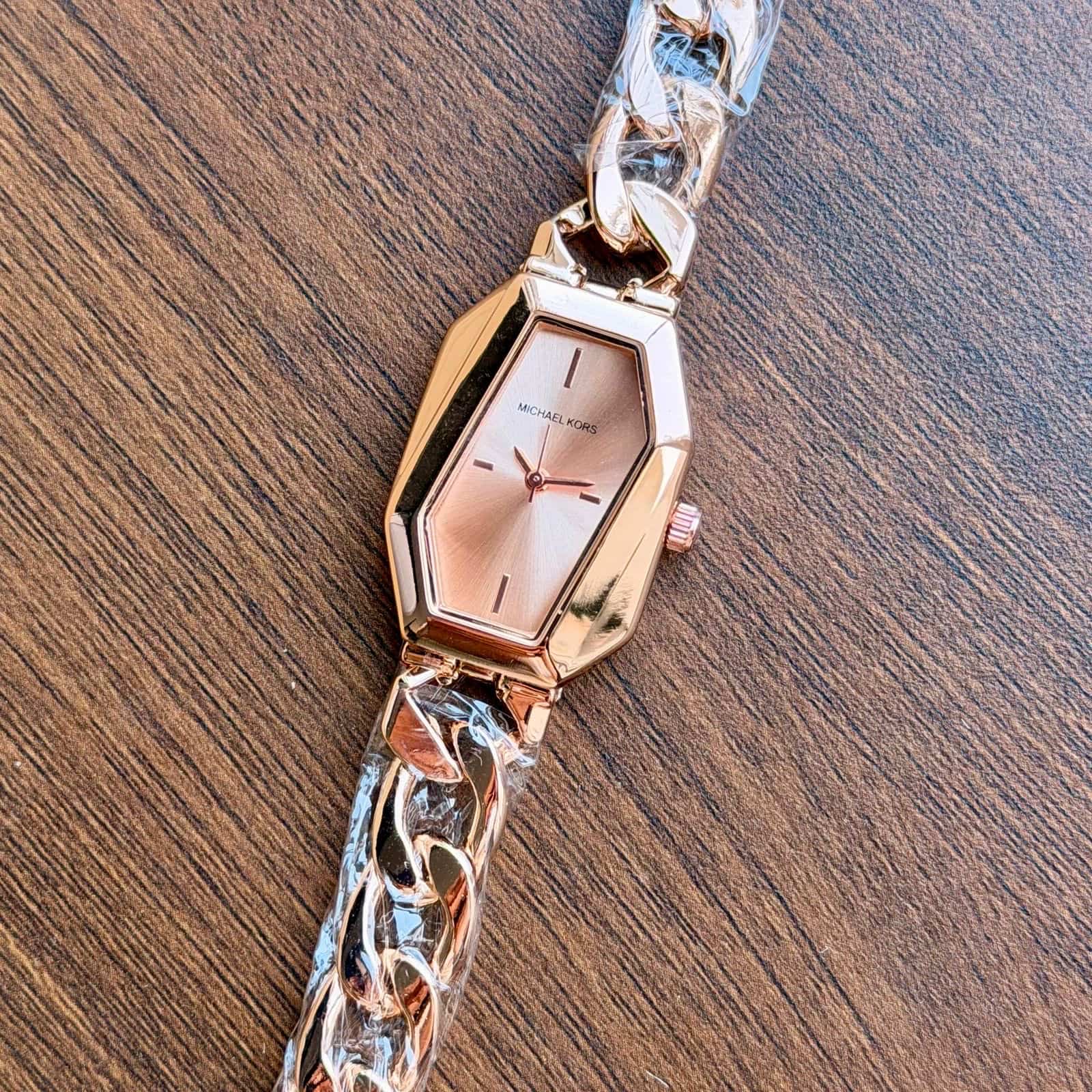 MICHAELKORS_LADIES_ROSEGOLD Secondary image
